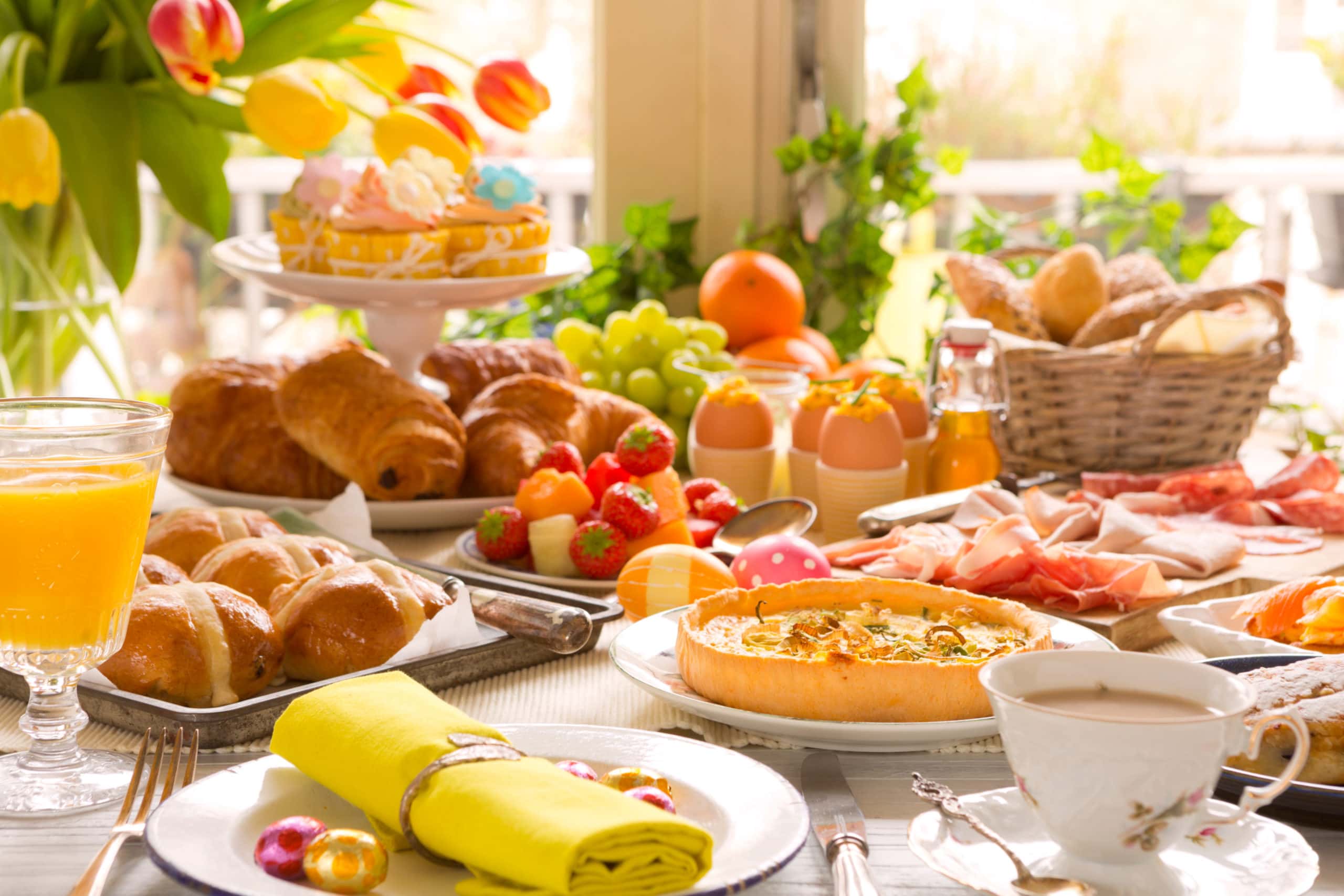 Breakfast,or,brunch,table,filled,with,all,sorts,of,delicious