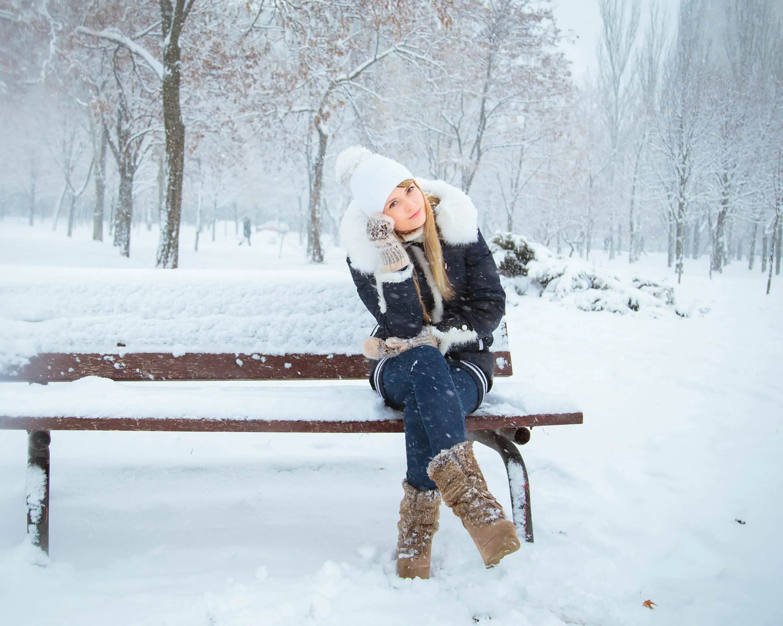 Young,beautiful,blonde,girl,sitting,on,a,bench,in,a